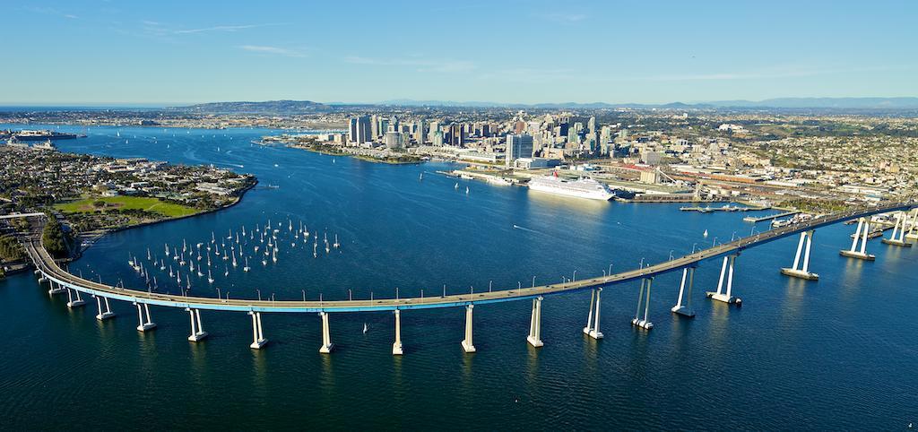Coronado 100ft To The Beach